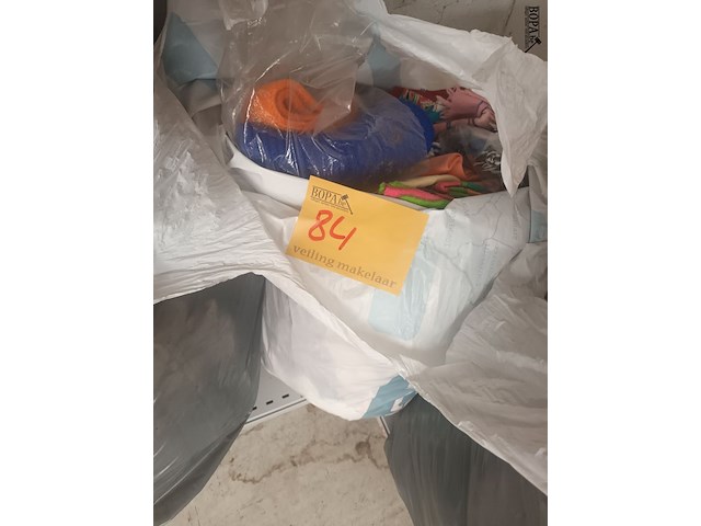 Lot 84 - kledij, linnen, stoffen, handtassen - afbeelding 5 van  5