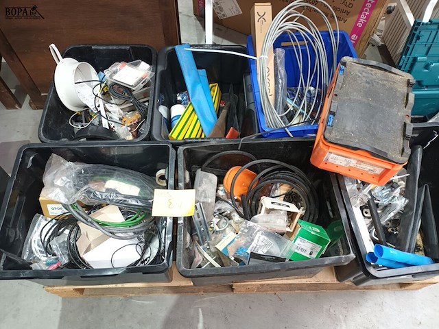 Lot 84 - materiaal voor elektrische installaties - afbeelding 2 van  8