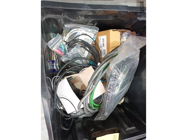 Lot 84 - materiaal voor elektrische installaties - afbeelding 8 van  8