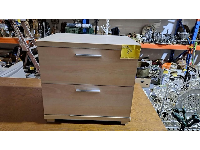 Lot 84 - moderne nachttafel - afbeelding 1 van  3