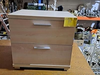 Lot 84 - moderne nachttafel