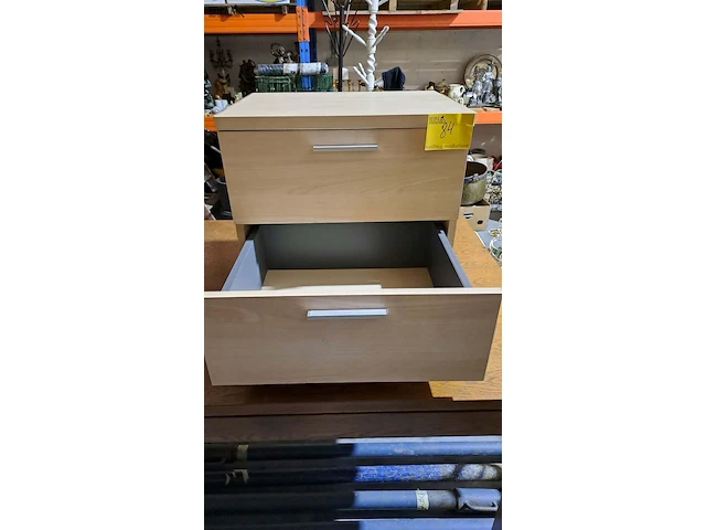 Lot 84 - moderne nachttafel - afbeelding 3 van  3