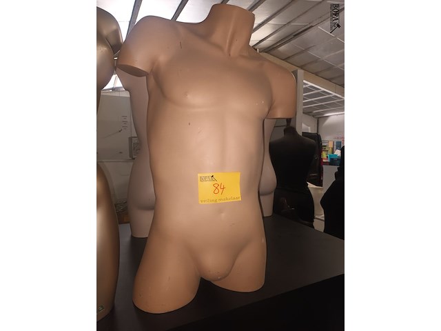 Lot 84 - paspop man torso - afbeelding 1 van  2