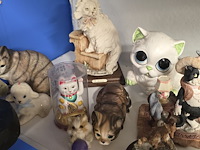 Lot 84 - poezen beeldjes ong 27 stuks - afbeelding 2 van  4