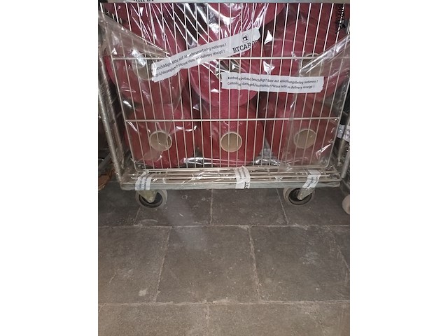 Lot 84 - rolcontainer met bobijnen garen - afbeelding 4 van  4