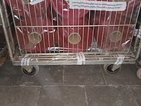 Lot 84 - rolcontainer met bobijnen garen - afbeelding 4 van  4