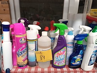 Lot 84 - schoonmaakproducten - afbeelding 1 van  6