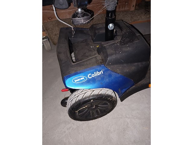 Lot 84 - scootmobiel invacare colibri - afbeelding 4 van  6