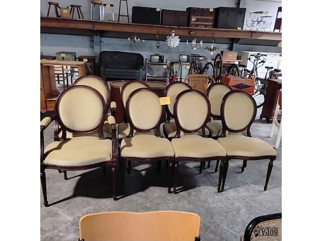 Lot 84 - set eetkamerstoelen louis xvi stijl met ovalen rugleuning 6 - afbeelding 1 van  3