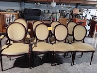 Lot 84 - set eetkamerstoelen louis xvi stijl met ovalen rugleuning 6 - afbeelding 1 van  3