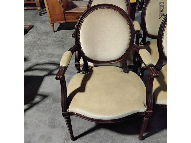 Lot 84 - set eetkamerstoelen louis xvi stijl met ovalen rugleuning 6 - afbeelding 2 van  3