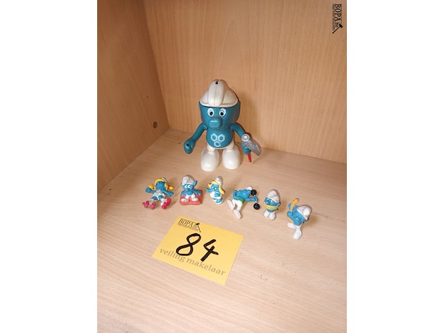 Lot 84 - smurfen figuurtjes. 8 stuks - afbeelding 1 van  3