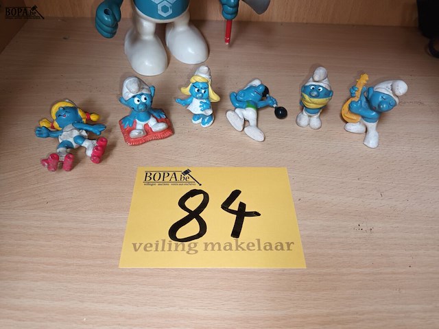Lot 84 - smurfen figuurtjes. 8 stuks - afbeelding 2 van  3