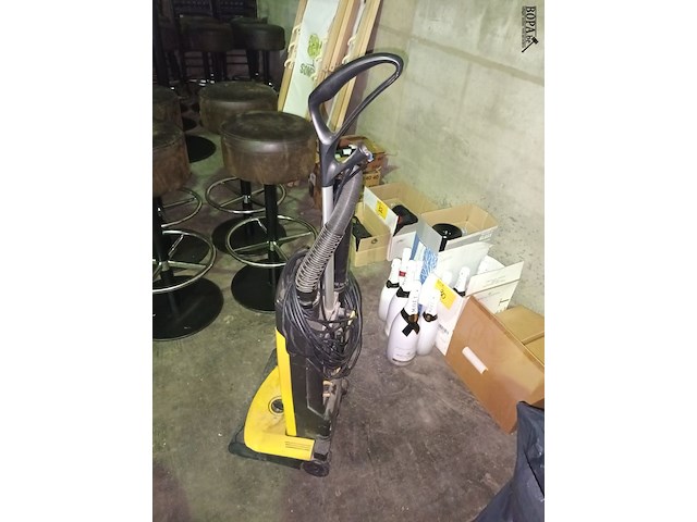 Lot 84 - staande stofzuiger kärcher - afbeelding 2 van  3