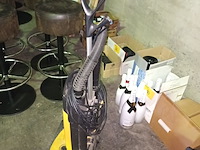 Lot 84 - staande stofzuiger kärcher - afbeelding 2 van  3