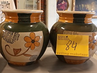Lot 84 - vazen. 2 stuks - afbeelding 1 van  3