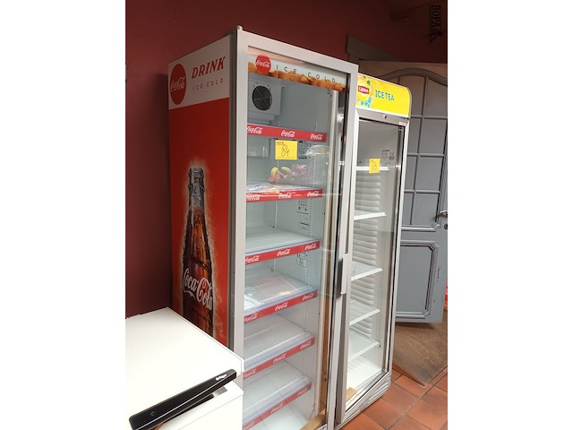 Lot 84 - verticale drankenkoeler coca-cola - afbeelding 1 van  5