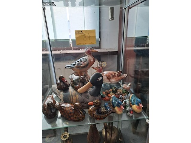 Lot 84 - verzameling decoratieve eenden diverse maten - afbeelding 1 van  3