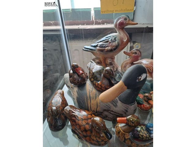 Lot 84 - verzameling decoratieve eenden diverse maten - afbeelding 2 van  3