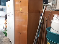 Lot 84 - vintage boekenkast - afbeelding 2 van  4