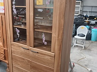 Lot 84 - vitrine kast - afbeelding 1 van  4