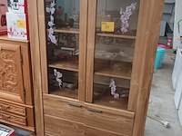 Lot 84 - vitrine kast - afbeelding 2 van  4