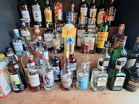 Lot 85 - aangebroken flessen drank - afbeelding 1 van  4