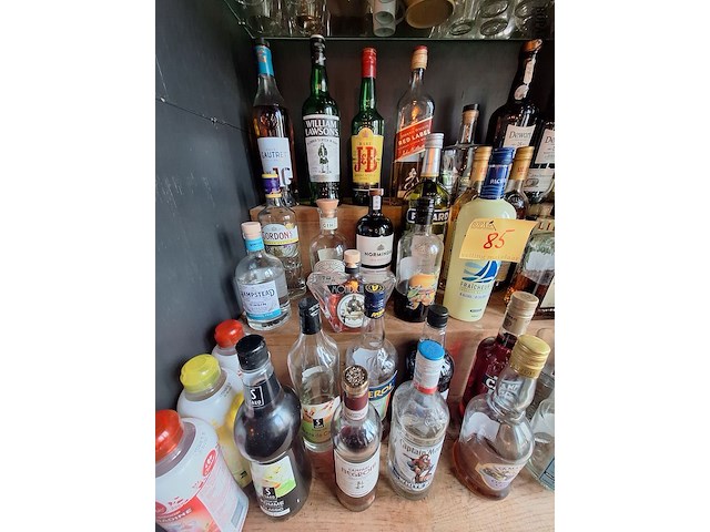Lot 85 - aangebroken flessen drank - afbeelding 2 van  4