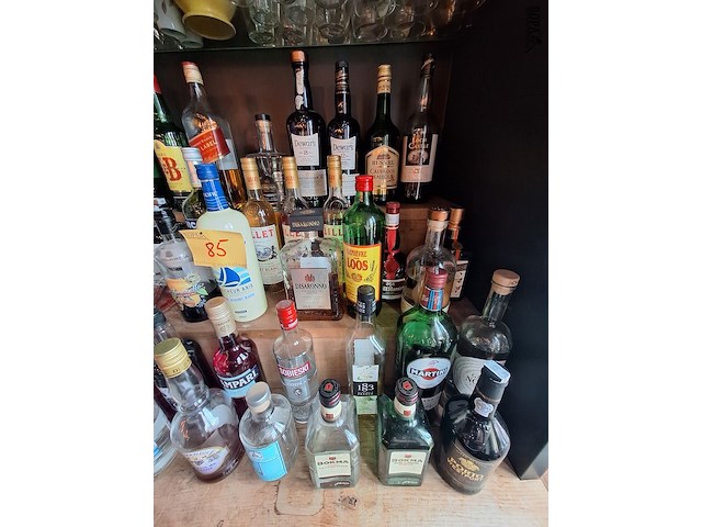 Lot 85 - aangebroken flessen drank - afbeelding 3 van  4