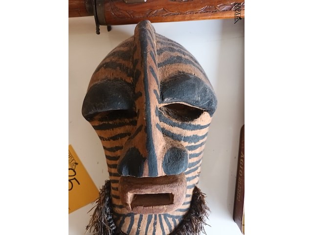 Lot 85 - afrikaans masker - afbeelding 4 van  4