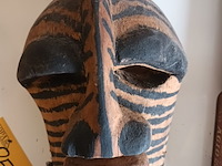 Lot 85 - afrikaans masker - afbeelding 4 van  4
