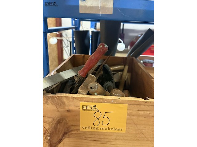 Lot 85 - assortiment handgereedschap circa 15 stuks - afbeelding 1 van  5