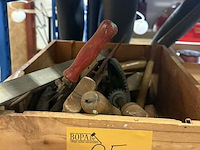 Lot 85 - assortiment handgereedschap circa 15 stuks - afbeelding 1 van  5