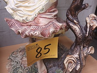 Lot 85 - beeld vrouw met waterkruik - afbeelding 3 van  4