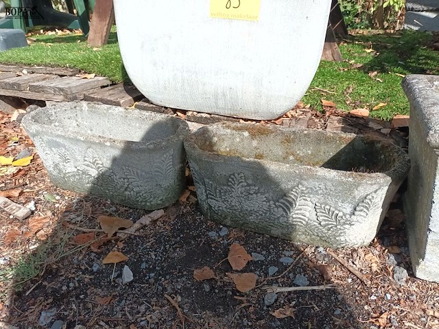 Lot 85 - betonnen bloembakken. 4 stuks - afbeelding 3 van  4