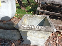 Lot 85 - betonnen bloembakken. 4 stuks - afbeelding 4 van  4
