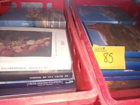 Lot 85 - boeken. 2 bakken - afbeelding 1 van  3