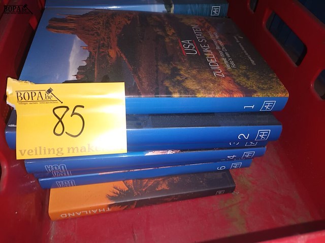 Lot 85 - boeken. 2 bakken - afbeelding 3 van  3