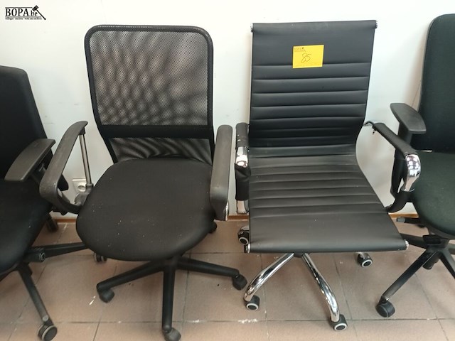 Lot 85 - bureaustoelen en kruk. 5 stuks - afbeelding 3 van  5