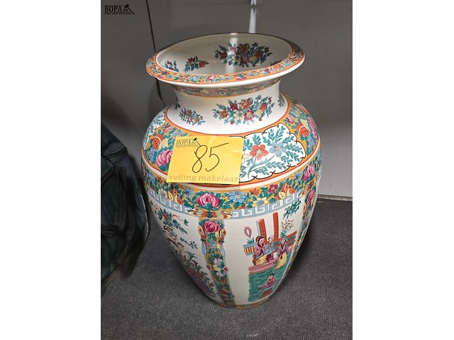 Lot 85 - chinese vaas - afbeelding 1 van  4