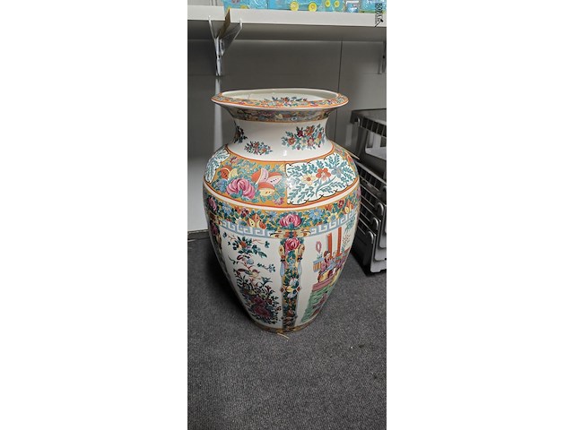 Lot 85 - chinese vaas - afbeelding 2 van  4