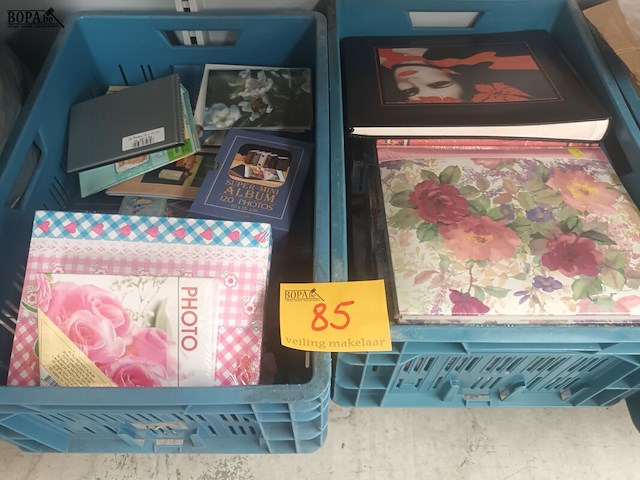 Lot 85 - foto albums - afbeelding 1 van  4