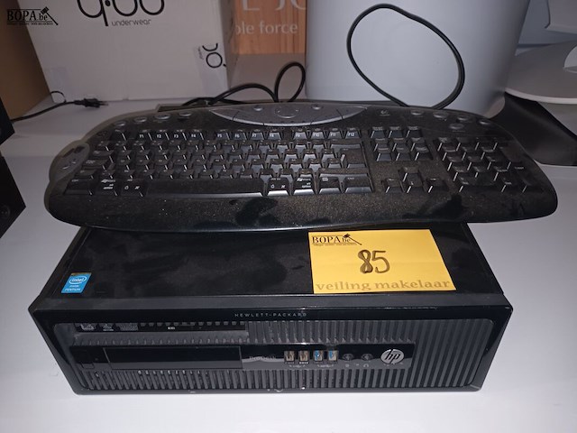 Lot 85 - hp desktop en toetsenbord - afbeelding 1 van  3