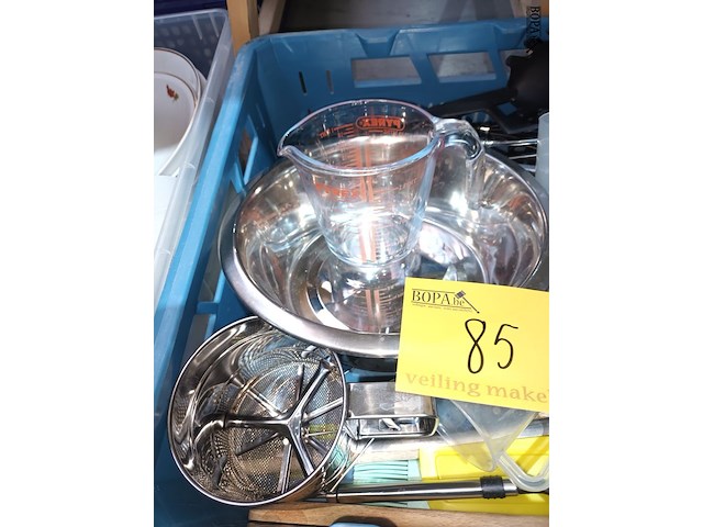 Lot 85 - huisraad. 1 bak - afbeelding 2 van  4