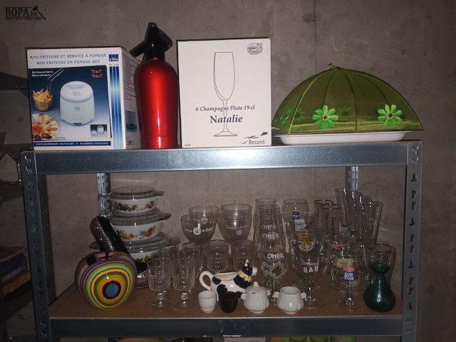 Lot 85 - keukenmateriaal en huisraad - afbeelding 2 van  5