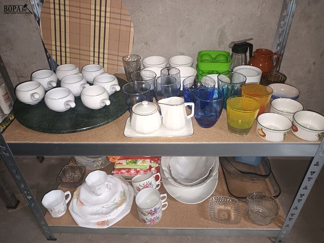Lot 85 - keukenmateriaal en huisraad - afbeelding 4 van  5