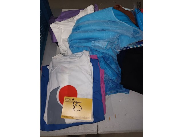 Lot 85 - kledij - afbeelding 3 van  5