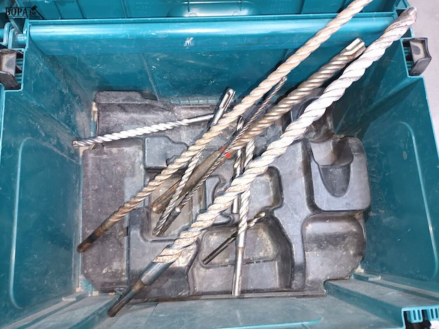Lot 85 - koffers makita met boren en lader - afbeelding 6 van  6