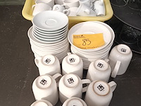 Lot 85 - koffietassen en bordjes - afbeelding 1 van  5