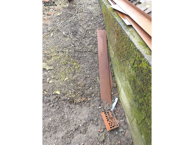 Lot 85 - kortstaal en metaal - afbeelding 4 van  5